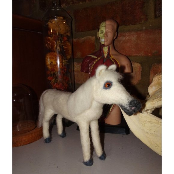 Needle Felting White Horse hand made - Picture 8 of 10